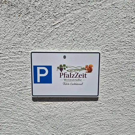 Pfalzzeit-weinstrasse Eichhaernel *